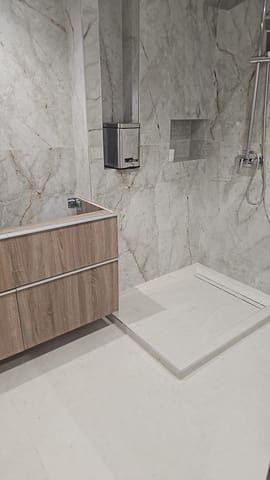 2 soveværelse Lejlighed til leje i La Dama de Noche - La Alzambra, Marbella med swimmingpool garage - € 2.500 (Ref: 9629463)