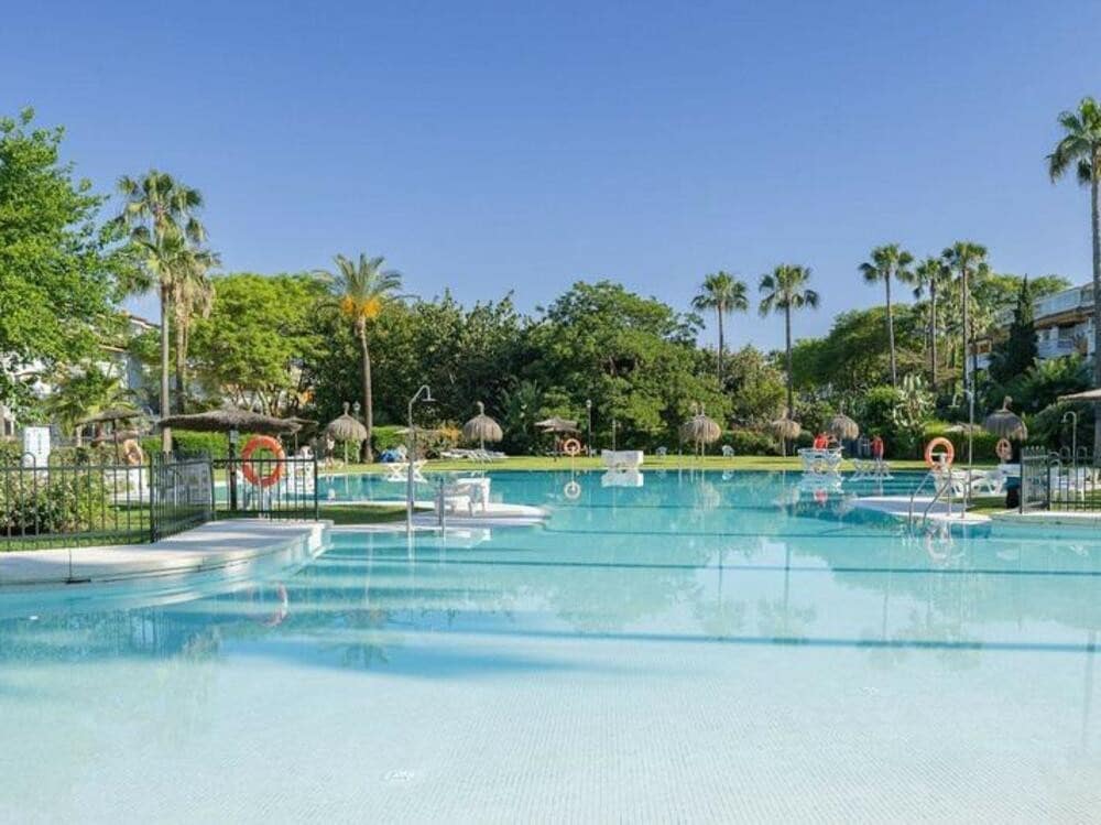2 soveværelse Lejlighed til leje i Marbella med swimmingpool garage - € 2.500 (Ref: 9629463)