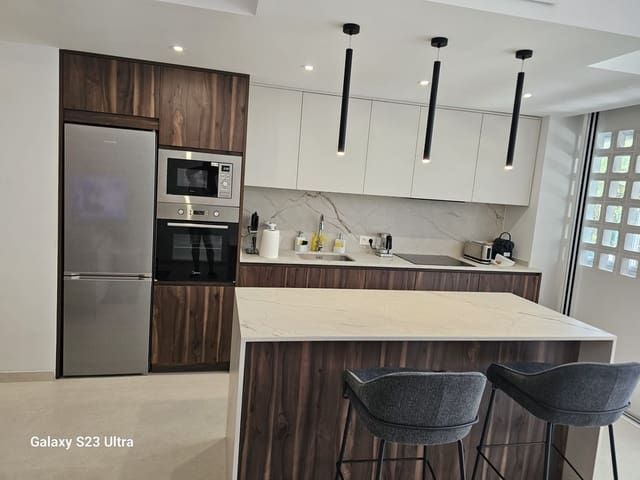 2 soveværelse Lejlighed til leje i La Dama de Noche - La Alzambra, Marbella med swimmingpool garage - € 2.500 (Ref: 9629463)