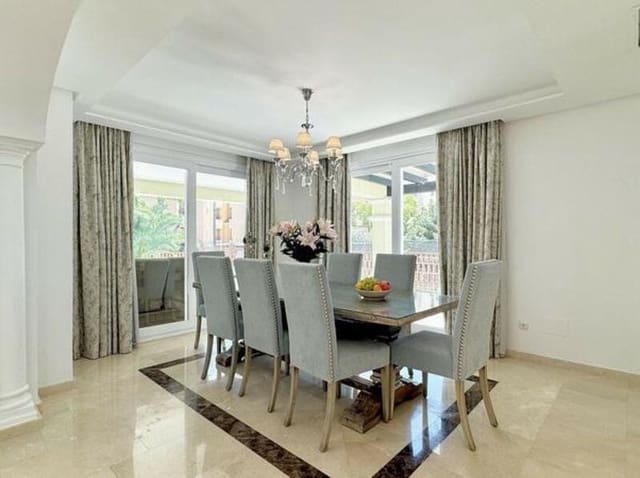 4 soveværelse Villa til leje i Romana Playa, Marbella med swimmingpool garage - € 12.500 (Ref: 9629466)