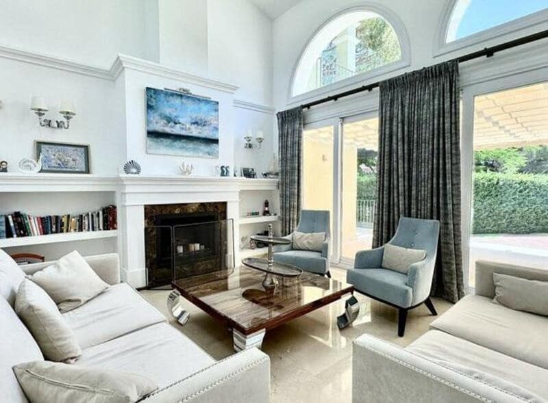 4 soveværelse Villa til leje i Marbella med swimmingpool garage - € 12.500 (Ref: 9629466)