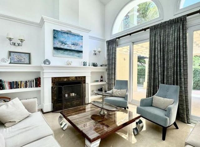 4 soveværelse Villa til leje i Romana Playa, Marbella med swimmingpool garage - € 12.500 (Ref: 9629466)