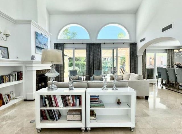 4 soveværelse Villa til leje i Romana Playa, Marbella med swimmingpool garage - € 12.500 (Ref: 9629466)