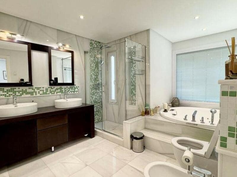 4 soveværelse Villa til leje i Marbella med swimmingpool garage - € 12.500 (Ref: 9629466)