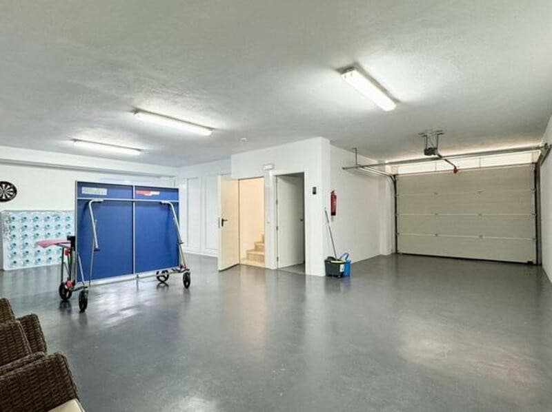 4 soveværelse Villa til leje i Marbella med swimmingpool garage - € 12.500 (Ref: 9629466)