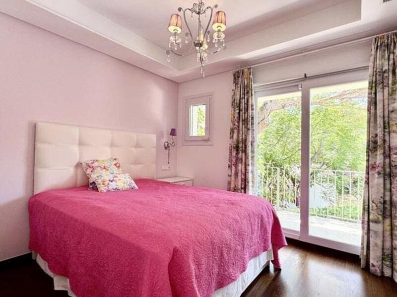 4 soveværelse Villa til leje i Marbella med swimmingpool garage - € 12.500 (Ref: 9629466)