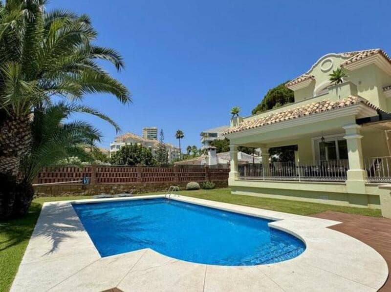 4 soveværelse Villa til leje i Marbella med swimmingpool garage - € 12.500 (Ref: 9629466)
