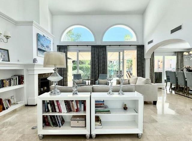 4 bedroom Villa for rent in Romana Playa, Marbella with pool garage - € 12,500 (Ref: 9629466)