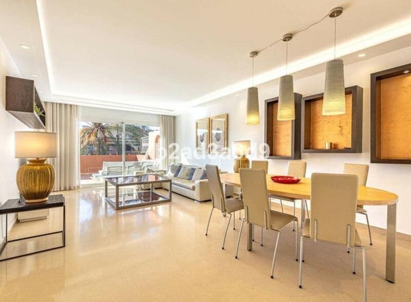 3 sypialnia Penthouse do wynajęcia w Marbella z basenem garażem - 3 700 € (Ref: 9633682)