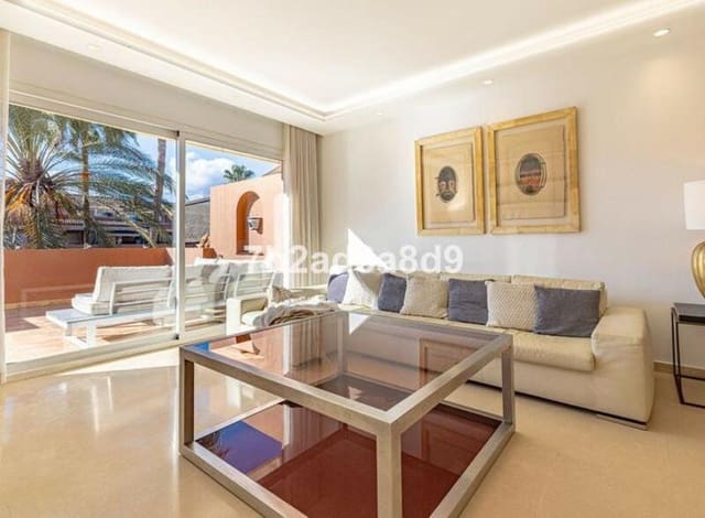 3 makuuhuone Kattohuoneisto vuokrattavana paikassa Puerto Banus, Marbella mukana uima-altaan 
autotalli - 3 700 € (Ref: 9633682)