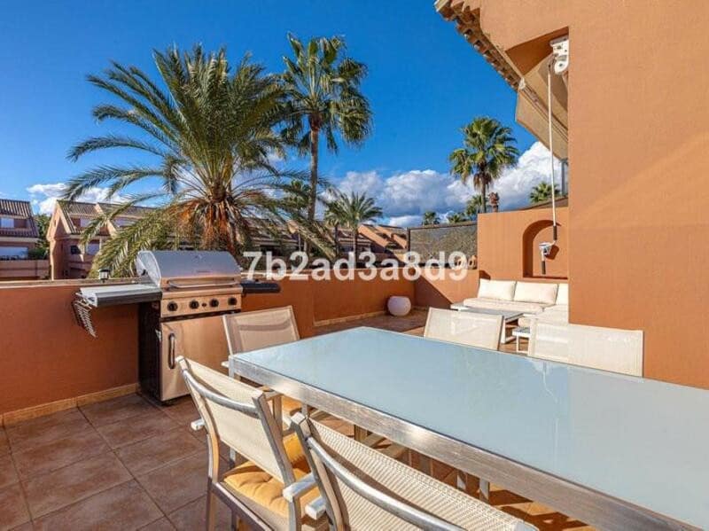 3 sypialnia Penthouse do wynajęcia w Marbella z basenem garażem - 3 700 € (Ref: 9633682)