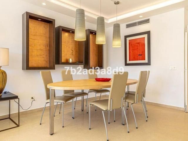 3 makuuhuone Kattohuoneisto vuokrattavana paikassa Puerto Banus, Marbella mukana uima-altaan 
autotalli - 3 700 € (Ref: 9633682)