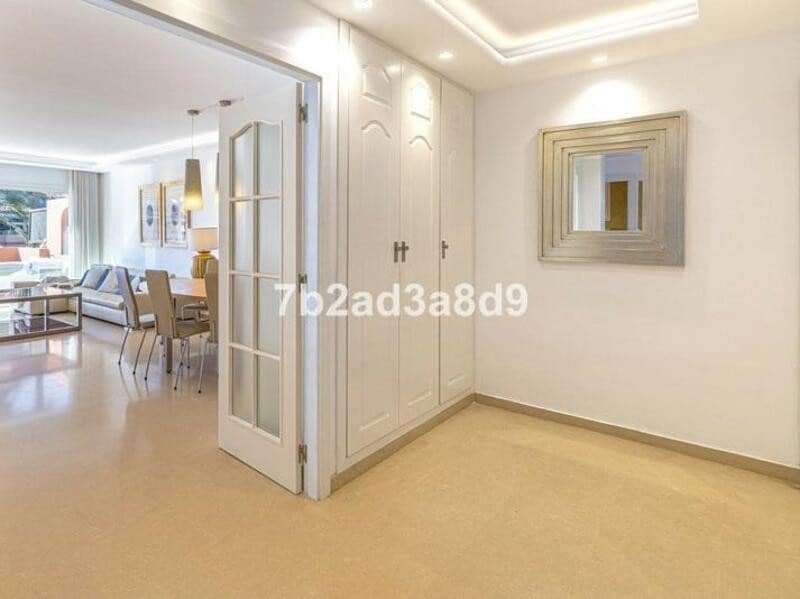 3 sypialnia Penthouse do wynajęcia w Marbella z basenem garażem - 3 700 € (Ref: 9633682)