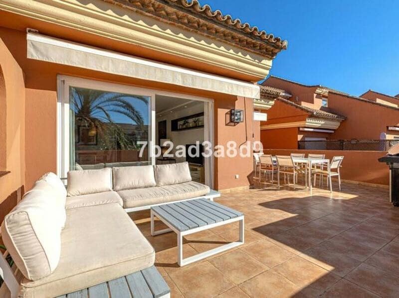 3 sypialnia Penthouse do wynajęcia w Marbella z basenem garażem - 3 700 € (Ref: 9633682)