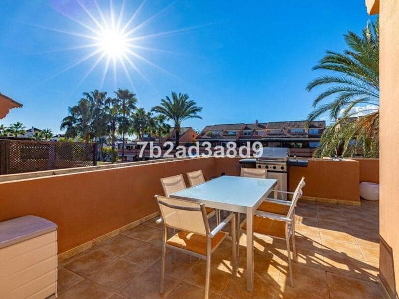 3 sypialnia Penthouse do wynajęcia w Marbella z basenem garażem - 3 700 € (Ref: 9633682)