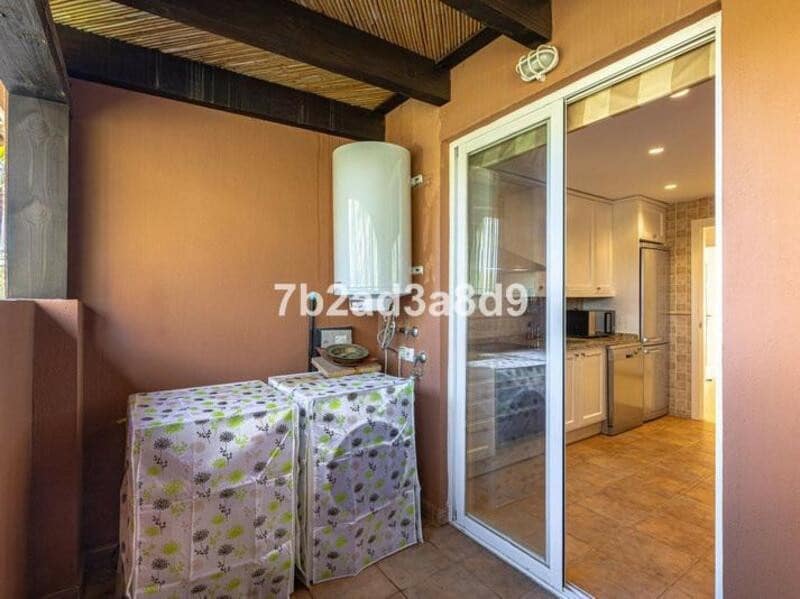 3 sypialnia Penthouse do wynajęcia w Marbella z basenem garażem - 3 700 € (Ref: 9633682)