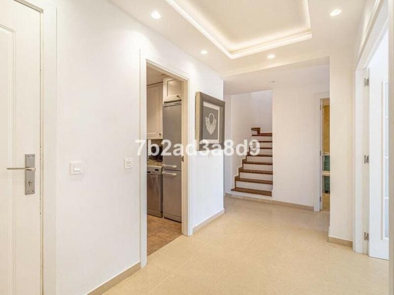 3 sypialnia Penthouse do wynajęcia w Marbella z basenem garażem - 3 700 € (Ref: 9633682)