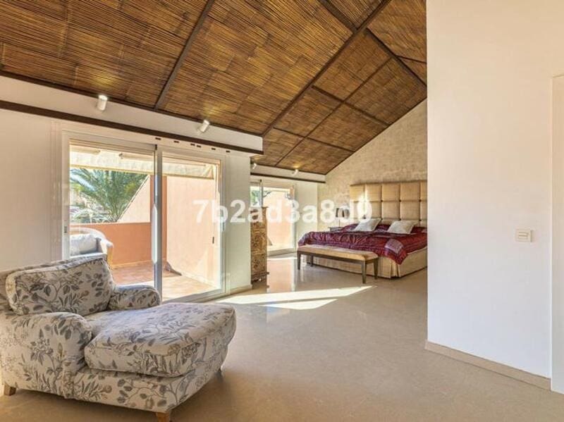 3 sypialnia Penthouse do wynajęcia w Marbella z basenem garażem - 3 700 € (Ref: 9633682)