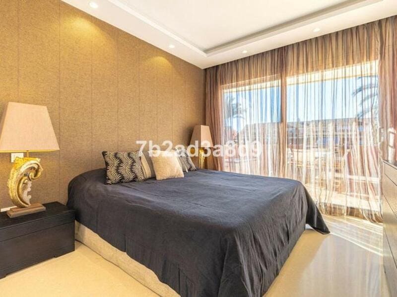 3 sypialnia Penthouse do wynajęcia w Marbella z basenem garażem - 3 700 € (Ref: 9633682)