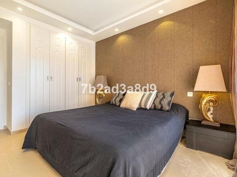 3 sypialnia Penthouse do wynajęcia w Marbella z basenem garażem - 3 700 € (Ref: 9633682)