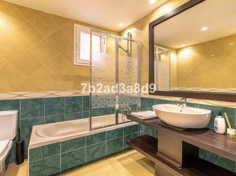 3 sypialnia Penthouse do wynajęcia w Marbella z basenem garażem - 3 700 € (Ref: 9633682)