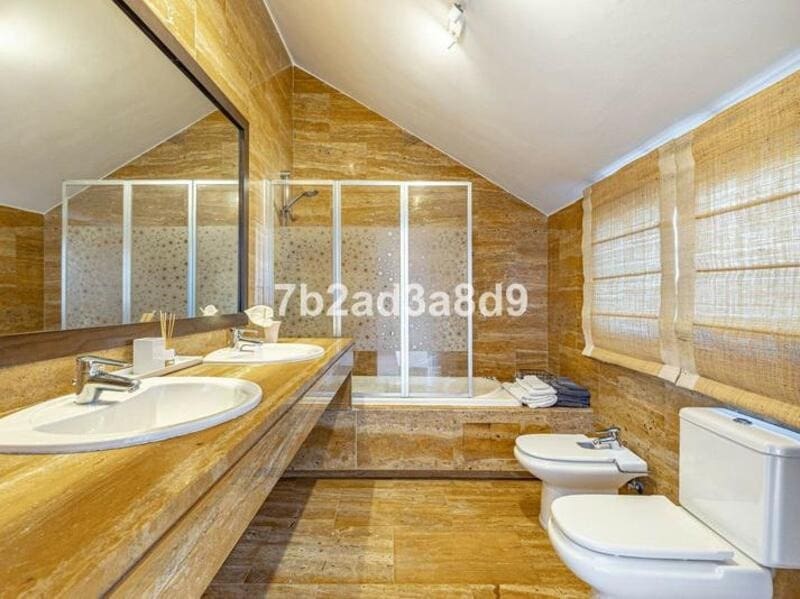 3 bedroom Penthouse for rent in Marbella with pool garage - € 3,700 (Ref: 9633682)
