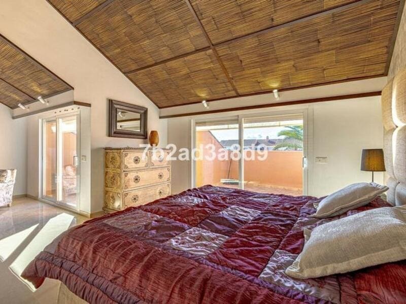 3 bedroom Penthouse for rent in Marbella with pool garage - € 3,700 (Ref: 9633682)