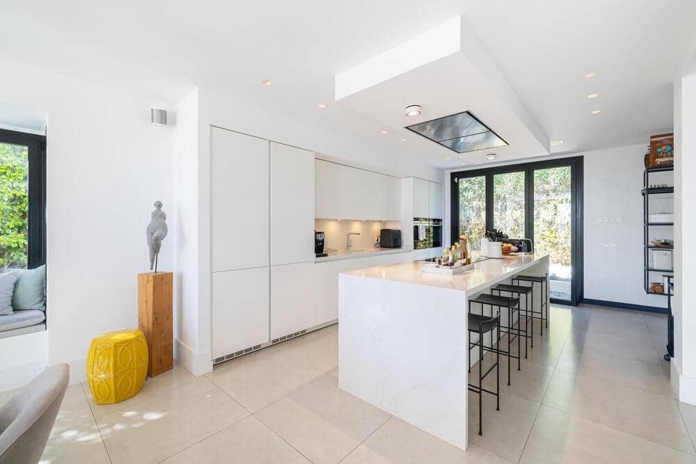 4 slaapkamer Villa te huur in Nueva Andalucia met zwembad garage - € 20.000 (Ref: 9633683)