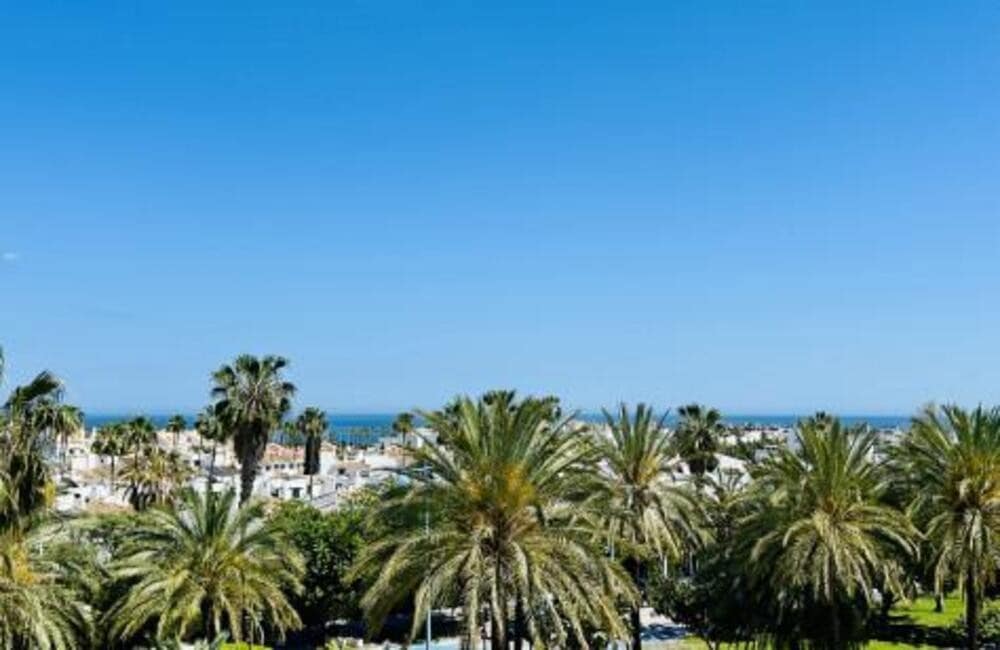 3 bedroom Apartment for rent in San Pedro de Alcantara with pool garage - € 5,000 (Ref: 9633684)