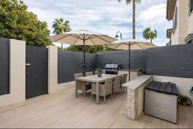 4 soveværelse Byhus til leje i Puerto Banus, Marbella med swimmingpool garage - € 4.000 (Ref: 9633687)