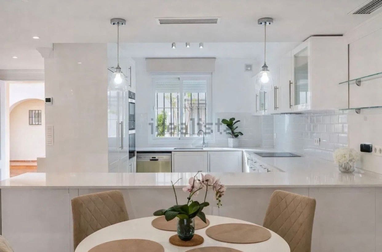 4 soveværelse Byhus til leje i Puerto Banus med swimmingpool garage - € 4.000 (Ref: 9633687)