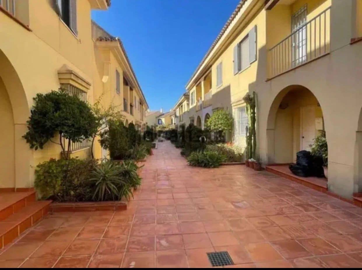 4 soveværelse Byhus til leje i Puerto Banus med swimmingpool garage - € 4.000 (Ref: 9633687)