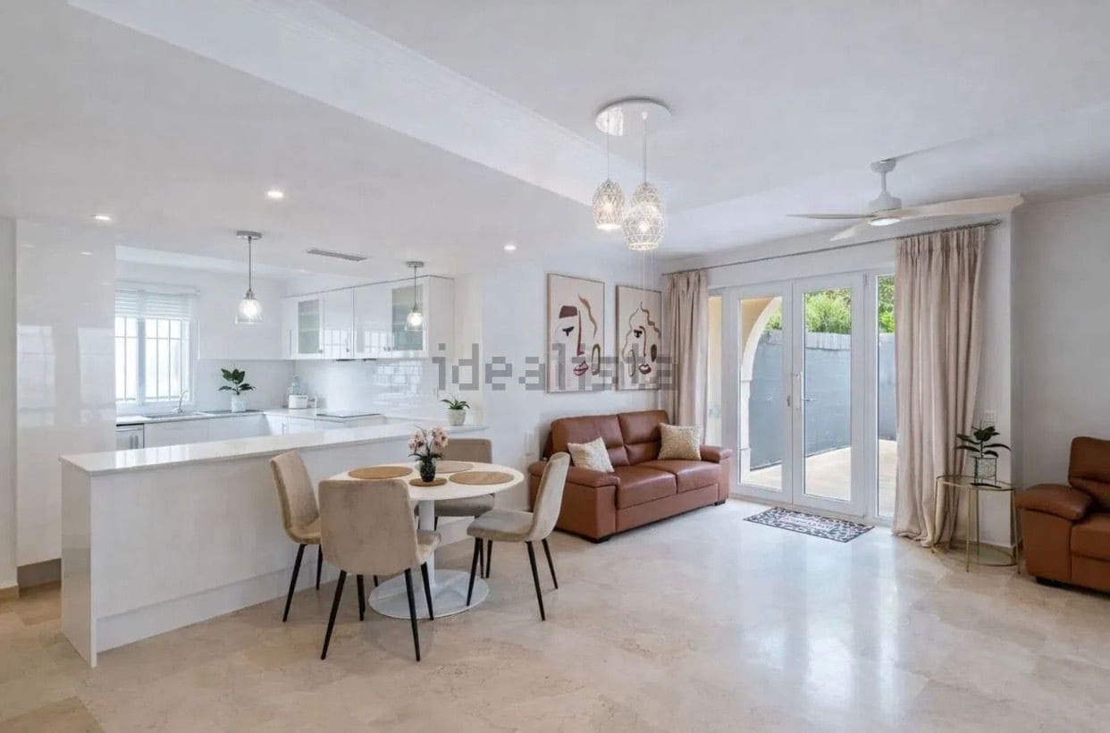 4 soveværelse Byhus til leje i Puerto Banus med swimmingpool garage - € 4.000 (Ref: 9633687)