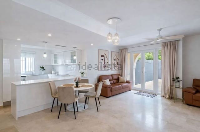 4 soveværelse Byhus til leje i Puerto Banus, Marbella med swimmingpool garage - € 4.000 (Ref: 9633687)