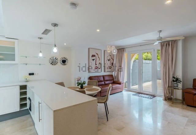 4 soveværelse Byhus til leje i Puerto Banus, Marbella med swimmingpool garage - € 4.000 (Ref: 9633687)