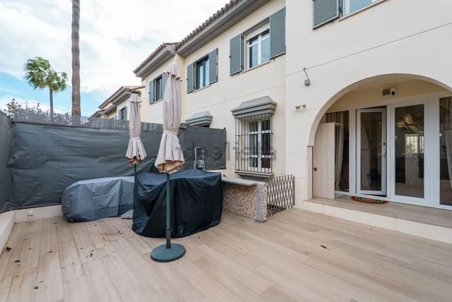 4 soveværelse Byhus til leje i Puerto Banus, Marbella med swimmingpool garage - € 4.000 (Ref: 9633687)