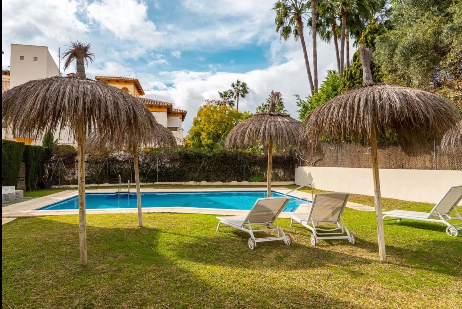 4 soveværelse Byhus til leje i Puerto Banus med swimmingpool garage - € 4.000 (Ref: 9633687)