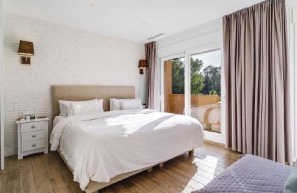 4 sypialnia Dom do wynajęcia w Marbella z basenem garażem - 8 000 € (Ref: 9636229)