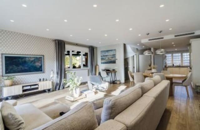 4 makuuhuone Omakotitalo vuokrattavana paikassa Lomas De Marbella, Marbella mukana uima-altaan 
autotalli - 8 000 € (Ref: 9636229)