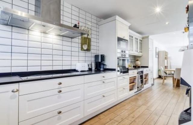4 makuuhuone Omakotitalo vuokrattavana paikassa Lomas De Marbella, Marbella mukana uima-altaan 
autotalli - 8 000 € (Ref: 9636229)