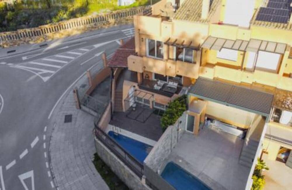 4 makuuhuone Omakotitalo vuokrattavana paikassa Marbella mukana uima-altaan 
autotalli - 8 000 € (Ref: 9636229)