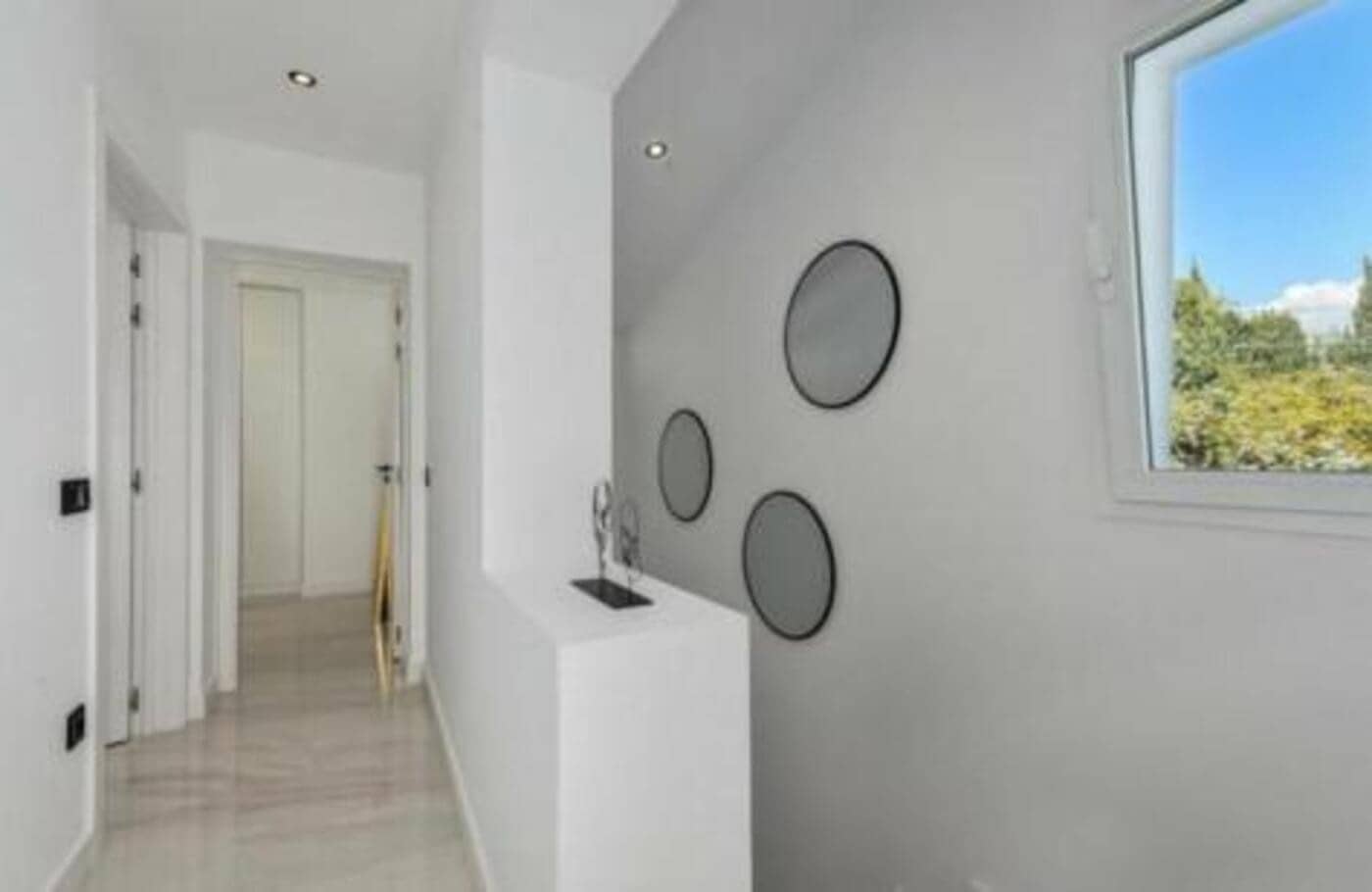 Villa/Maison de 4 chambres à louer à Nueva Andalucia avec piscine garage - 7 000 € (Ref: 9636230)