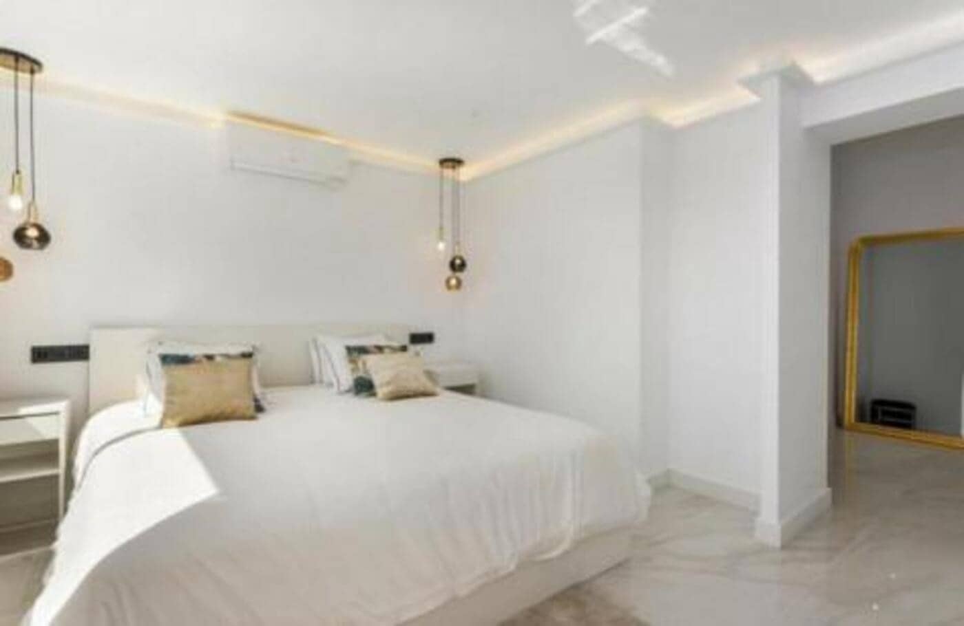 Villa/Maison de 4 chambres à louer à Nueva Andalucia avec piscine garage - 7 000 € (Ref: 9636230)