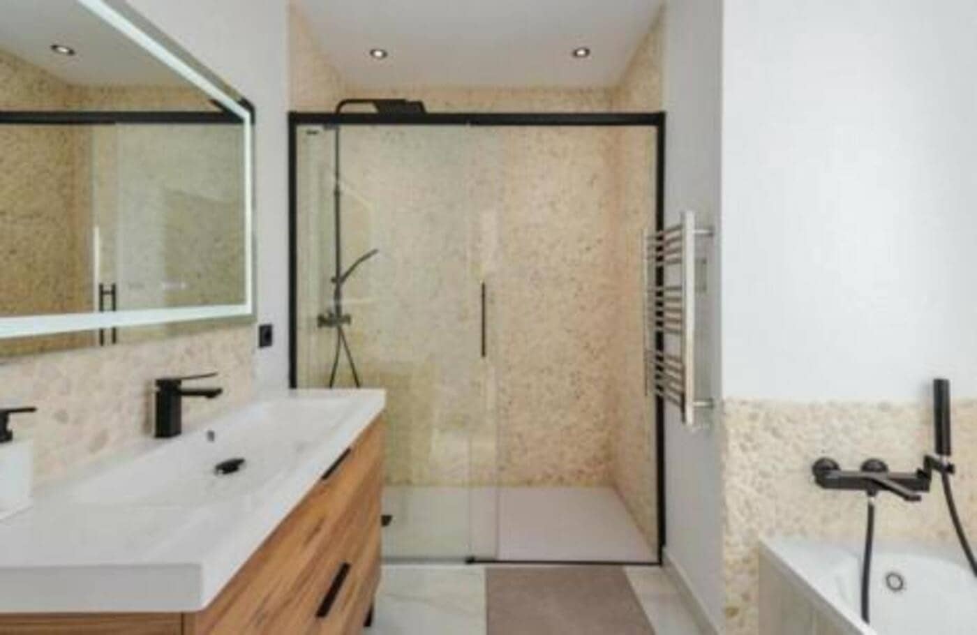 Villa/Maison de 4 chambres à louer à Nueva Andalucia avec piscine garage - 7 000 € (Ref: 9636230)