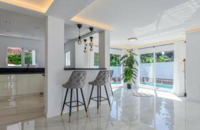 4 sovrum Villa att hyra i Nueva Andalucía Centro, Marbella med pool garage - 7 000 € (Ref: 9636230)