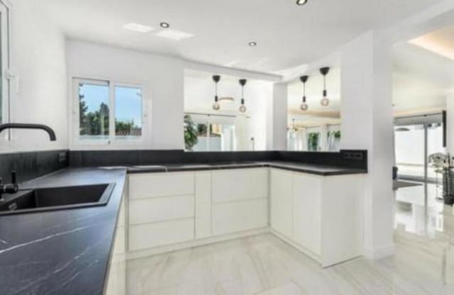4 sovrum Villa att hyra i Nueva Andalucía Centro, Marbella med pool garage - 7 000 € (Ref: 9636230)