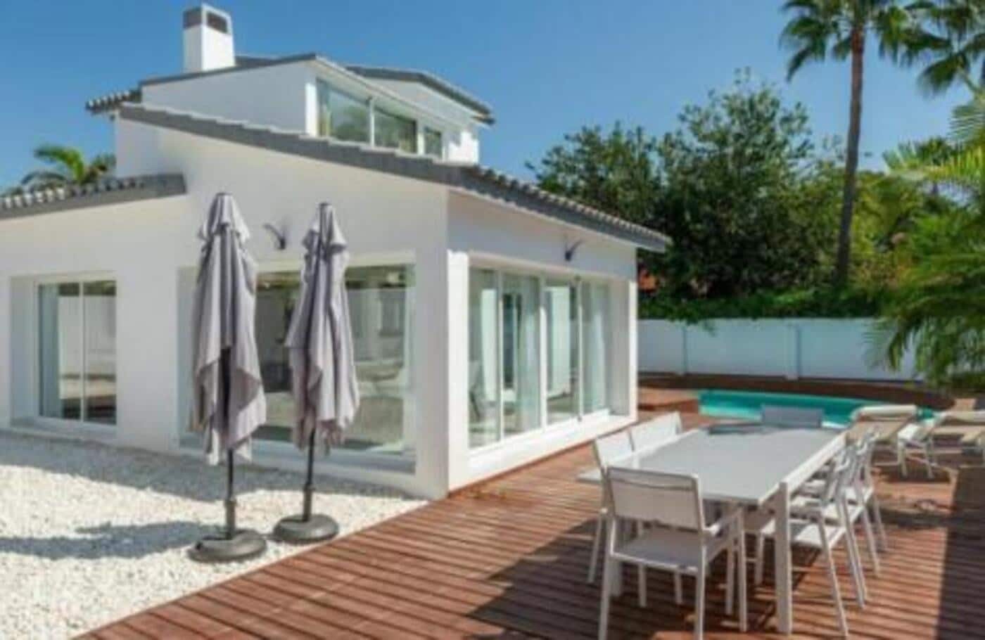 Villa/Maison de 4 chambres à louer à Nueva Andalucia avec piscine garage - 7 000 € (Ref: 9636230)