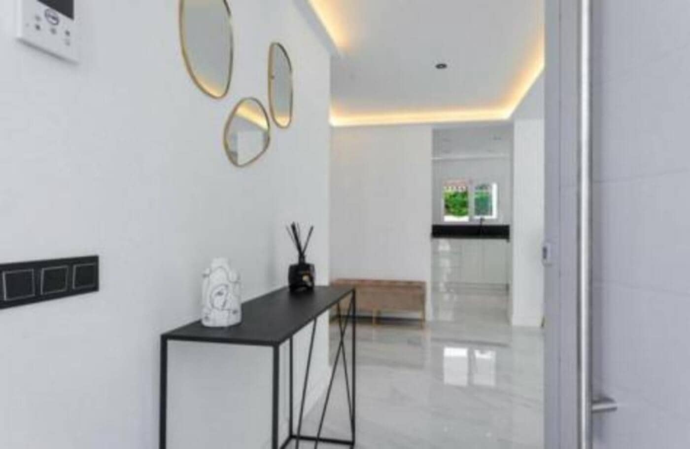 Villa/Maison de 4 chambres à louer à Nueva Andalucia avec piscine garage - 7 000 € (Ref: 9636230)