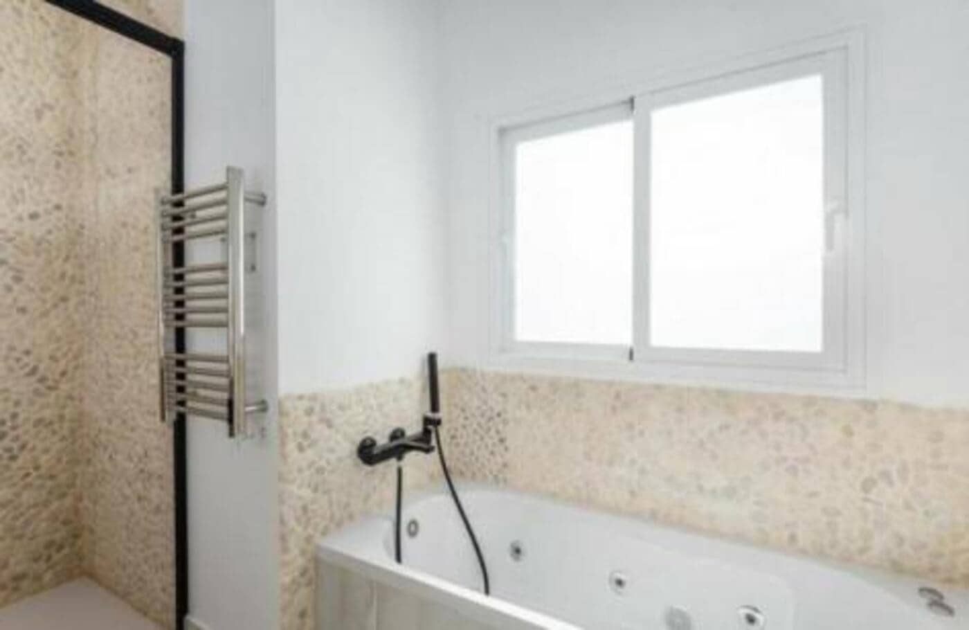 Villa/Maison de 4 chambres à louer à Nueva Andalucia avec piscine garage - 7 000 € (Ref: 9636230)