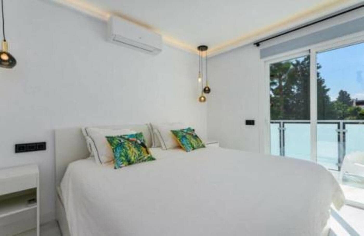 Villa/Maison de 4 chambres à louer à Nueva Andalucia avec piscine garage - 7 000 € (Ref: 9636230)